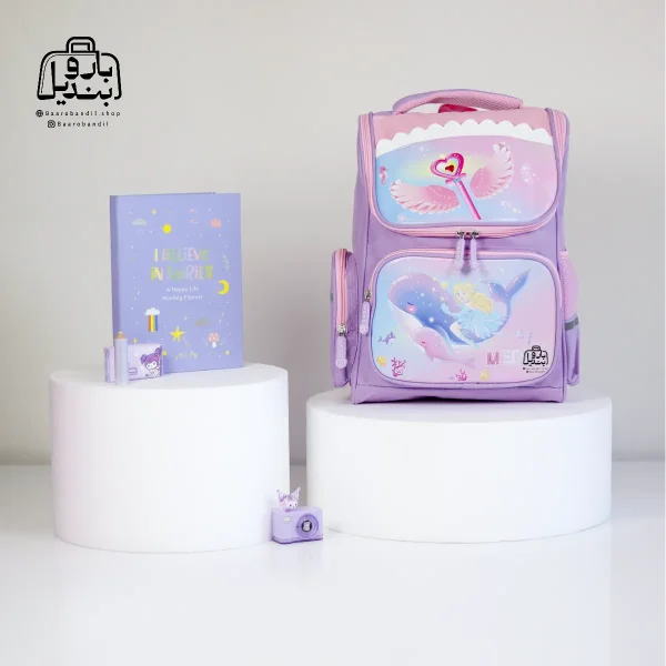 تصویر اختصاصی از نمای جلوی کوله پشتی مدرسه دلفین سایز بزرگ در رنگ بنفش