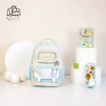 تصویر اختصاصی از نمای جلوی کوله پشتی مدرسه هپی بیبی کد ۱۳۰۵ در رنگ سبز پاستیلی