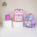 تصویر اختصاصی از نمای جلوی کوله‌پشتی مدرسه یونیکورن 1019 سایز بزرگ در رنگ صورتی و بنفش