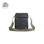 تصویر اختصاصی از نمای جلوی کیف دوشی فوور کد ۰۱-۲۷۹۶ همراه با بند در رنگ سبز