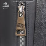 تصویر اختصاصی از نمای جزئیات کیف دوشی زنانه دنیز جنوا کد ۰۰۱۱۳b در رنگ مشکی