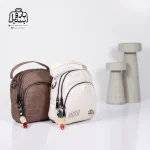 تصویر اختصاصی از نمای جلو و کناری کیف دوشی زنانه موجیتو کد 7652 در رنگ سفید و قهوه‌ای