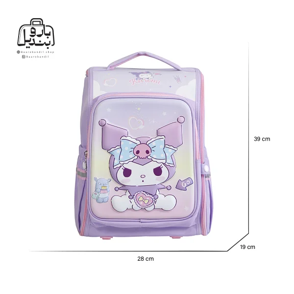 تصویر اختصاصی از نمای جلوی کوله‌پشتی مدرسه کرومی کد ۷۰۹۰ در رنگ یاسی همراه با سایزبندی