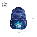 تصویر اختصاصی از نمای جلوی کوله پشتی مدرسه baotiankeda در طرح فضانورد در رنگ سرمه ای همراه با سایزبندی