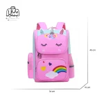 تصویر اختصاصی از نمای جلوی کوله پشتی مدرسه یونیکورن رنگین کمان 1007 سایز بزرگ در رنگ صورتی همراه با سایزبندی