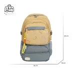 تصویر اختصاصی از نمای جلوی کوله پشتی مدرسه یونیک ۱۰۳۳ در رنگ خردلی همراه با سایزبندی