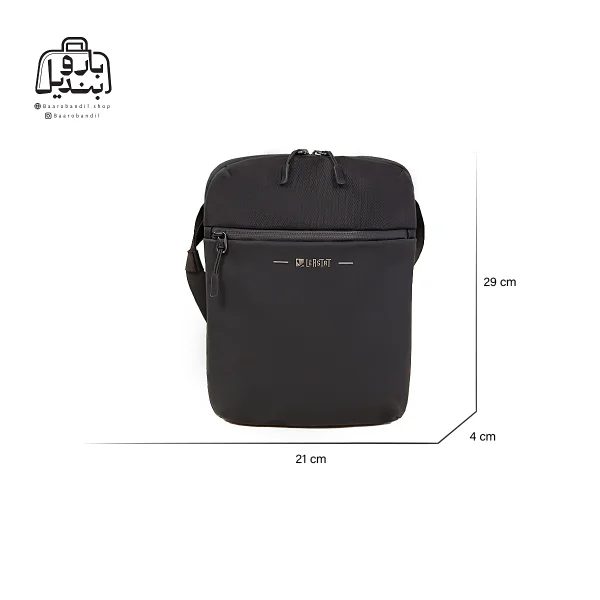 تصویر اختصاصی از نمای جلوی کیف دوشی leastat کد ۲۱۲۲ در رنگ مشکی همراه با سایزبندی