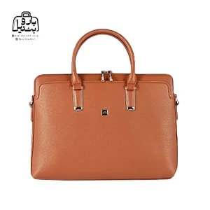 تصویر اختصاصی از نمای جلوی کیف دستی اداری حاصل ۲۰-۱۶۸ در رنگ عسلی