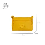 تصویر اختصاصی از نمای جلوی کیف زنانه دوشی بوبو کد ۱۶۴۷ در رنگ زرد همراه با سایزبندی