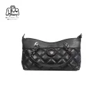 تصویر اختصاصی از نمای جلوی کیف زنانه دنیز جنوا کد ۰۰۱۰ طرحدار در رنگ مشکی