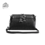 تصویر اختصاصی از نمای جلوی کیف زنانه دنیز جنوا کد ۰۰۸۹ در رنگ مشکی همراه با بند