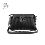 تصویر اختصاصی از نمای جلوی کیف زنانه دنیز جنوا کد ۰۰۸۹ در رنگ مشکی همراه با بند