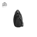 تصویر اختصاصی از نمای کناری کیف دوشی زنانه دنیز جنوا کد ۰۰۸۹ در رنگ مشکی