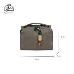 تصویر اختصاصی از نمای جلوی کیف دوشی زنانه موجیتو کد 7656 در رنگ سبز همراه با سایزبندی