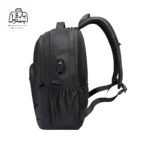 تصویر اختصاصی از نمای کناری کوله‌پشتی بنج کد ۱۹۲۱ در رنگ مشکی