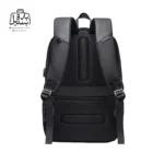 تصویر اختصاصی از نمای پشتی کوله‌پشتی بنج کد ۱۹۲۲ در رنگ مشکی