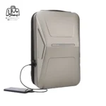 تصویر اختصاصی از پورت usb کوله‌پشتی بنج کد ۳۰۰۵ در رنگ بژ