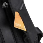 تصویر اختصاصی از جای کارتی تعبیه‌شده روی بند کوله‌پشتی بنج کد g۶۶ در رنگ مشکی