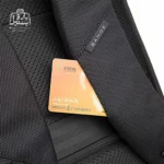 تصویر اختصاصی از جای کارتی تعبیهشده روی بند کوله بنج کد s52 در رنگ مشکی