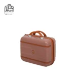 تصویر اختصاصی از کیف آرایشی چمدان تیتان پلورا در رنگ کالباسی