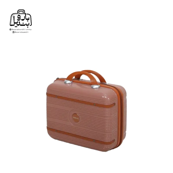 تصویر اختصاصی از کیف آرایشی چمدان تیتان‌ پلورا در رنگ کالباسی