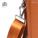 تصویر اختصاصی از جزئیات کیف دستی اداری حاصل ۲۰-۱۷۱ در رنگ عسلی