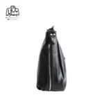تصویر اختصاصی از نمای کناری کیف زنانه دوشی حاصل کد ۲۰-۱۵۳ در رنگ مشکی