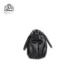 تصویر اختصاصی از نمای کناری کیف زنانه دوشی حاصل کد ۱-۱۵۳۲ در رنگ مشکی