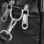 تصویر اختصاصی از جزئیات کیف زنانه دوشی حاصل کد ۱-۱۵۳۵ در رنگ مشکی