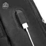 تصویر اختصاصی از پورت usb کوله‌پشتی بنج کد ۱۸۰۰ در رنگ مشکی