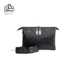 تصویر اختصاصی از نمای جلوی کیف زنانه دوشی سنتوزا کد ۲۰۰۳ در رنگ مشکی